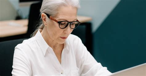 Contract Specialist Job Description