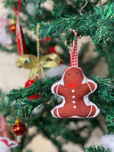 Gingerman Hanging – Design station