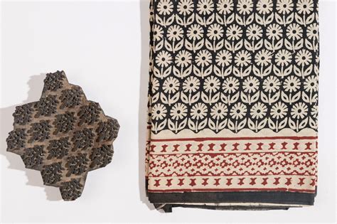 Pure Cotton Mul Hand Block Saree (Black/Red) - Vastraraag