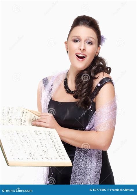 Opera Singer Singing 的图像结果