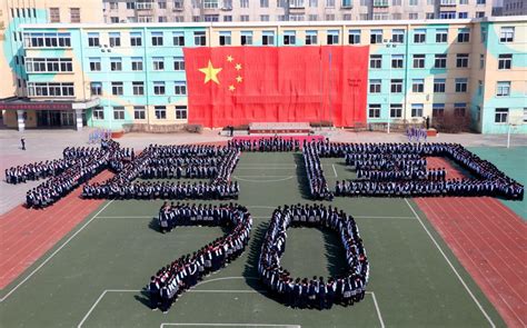 开学首日:沈阳60余万学生唱响《我和我的祖国》_央广网