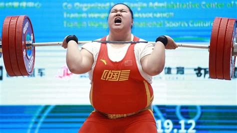 东京奥运纸板床不安全？中国300斤女举重选手：我睡地上，不担心_东方体育