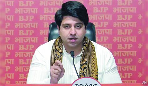 BJP slams Mamata Banerjee over refusal to resign