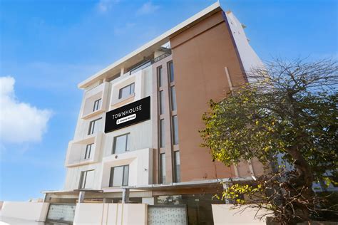 Book Super Townhouse ISBT Dehradun Dehradun | Book @ Rs 1289