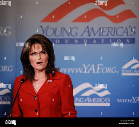 Former Alaska governor Sarah Palin speaks at a dinner celebrating ...