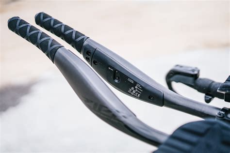 Zipp铁三用车把大革新 内置无线控制延伸把成最大亮点 - 产品 - 骑行家 - 专业自行车全媒体