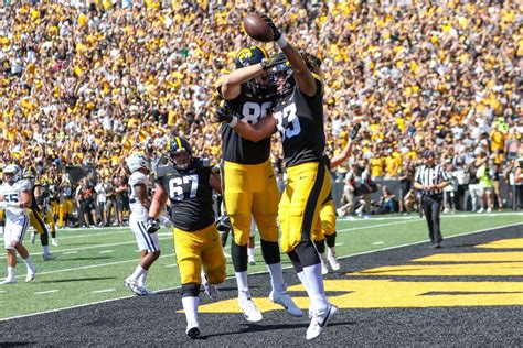 How does Iowa overcome Luke Lachey's injury? Examining Iowa's 41-10 win over Western Michigan