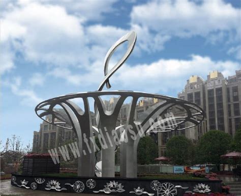 城市不锈钢雕塑的重要作用-宏通雕塑