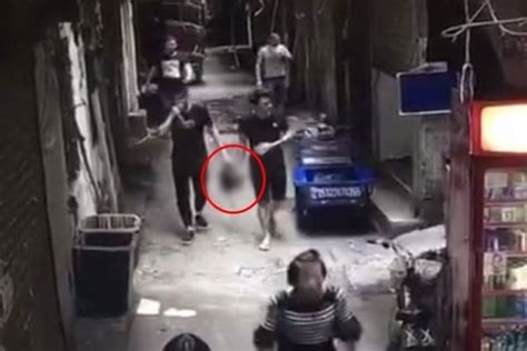 惊悚！广州男杀妻 提着头颅满街走（视频） | 海珠区 | 家庭纠纷 | 新唐人中文电视台在线