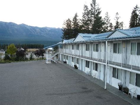 GOLDEN VILLAGE LODGE (British Columbia) - Hotel Reviews, Photos, Rate ...