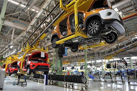 UV sales hit 2 million units in FY2023, Maruti Suzuki keeps Tata Motors ...