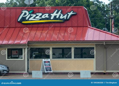 Pizza Hut Building from Side Editorial Stock Photo - Image of side ...
