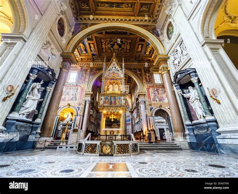 Tabernacle catholic church hi-res stock photography and images - Alamy
