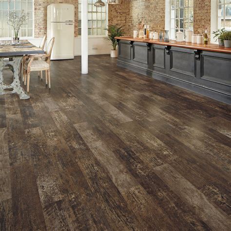 Everything You Need To Know About Distressed Vinyl Plank Flooring ...
