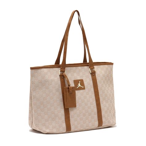 JORDAN BRAND MONOGRAM TOTE BAG COCONUT MILK（ジョーダン ブランド モノグラム トート バッグ ...