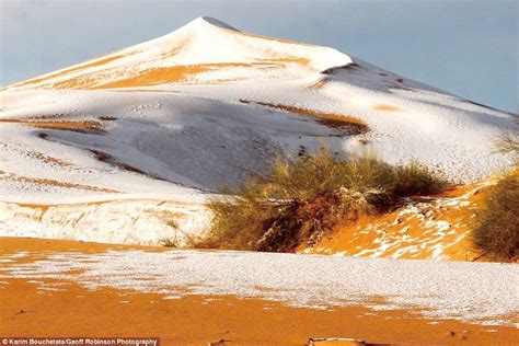 沙漠居然下雪了！简直美到爆！_新疆