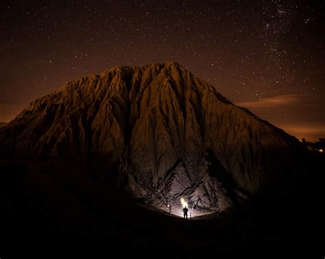 The dark side of gold - Vist Projects