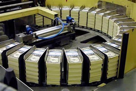 中国首富手握两大“印钞机”