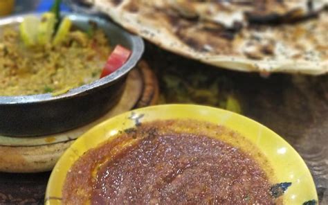 This Yemeni Cafe In Saket Serves The Biggest Naan In Delhi! | WhatsHot ...