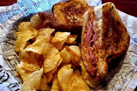 20 BEST South Haven Restaurants You Need To Eat At