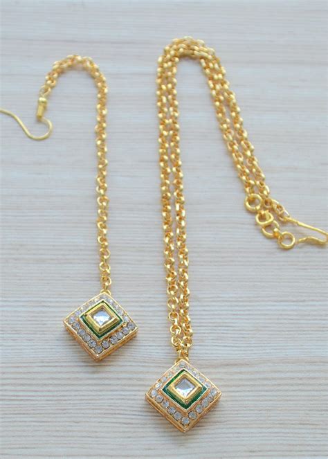 Get Kundan Diamond Meenakari And Gold Square Maang Tikka And Necklace ...