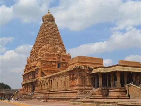Big Temple at Thanjavur | Meer