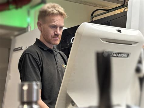 CNC Machine Operator Work 的图像结果