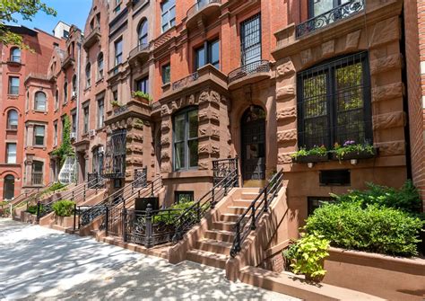 https://thumbs.cityrealty.com/assets/smart/1004x/webp/a/a3/a3d0807347182b40270c1fbb04eb42b4d764fd29/manhattan-brownstones-04.jpg