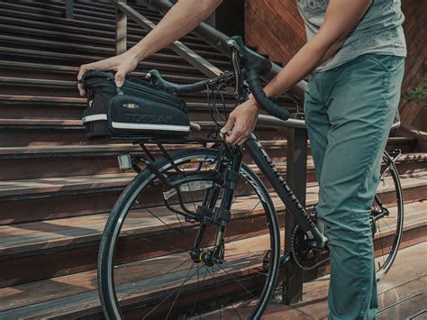 TETRARACK R1 FRONT PANNIER RACK from Topeak | Cobbled Climbs