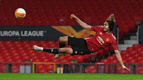 Cavani, Fernandes score two apiece as Manchester United thump Roma 6-2