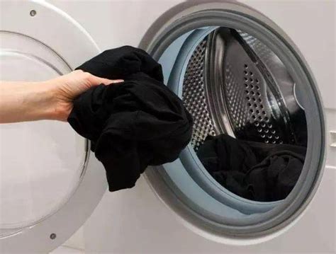 洗衣机洗衣服时先放衣服还是洗衣粉？很多人还不清楚_方法