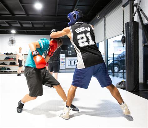 Boxing Match First Row 的图像结果