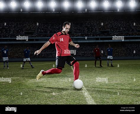 Football player kicking ball hi-res stock photography and images - Alamy
