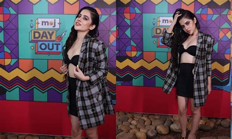 Urfi Javed once again grabs eyeballs in all-black ensemble