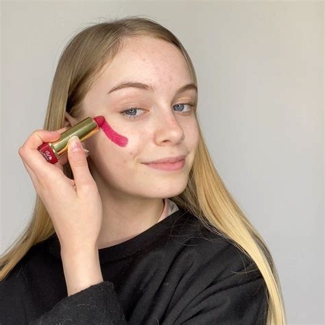 Amp up your natural rogue look with these must-have blush trends