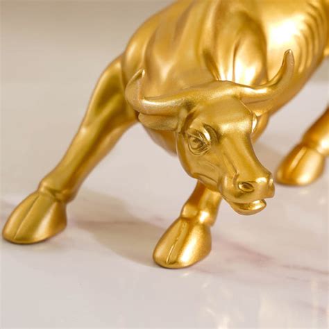Charging Bull Statue Online - Premium Decor Object | Nestasia