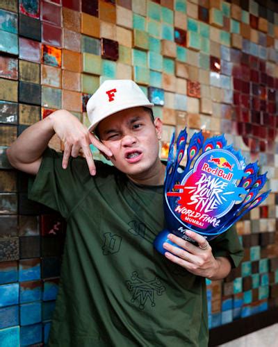 MT Pop with his trophy