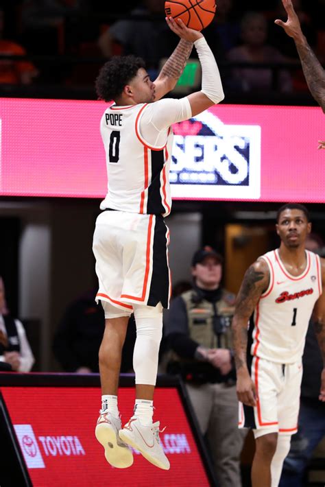 ‘They started to believe:’ Gill Coliseum erupts as Oregon State scores ...