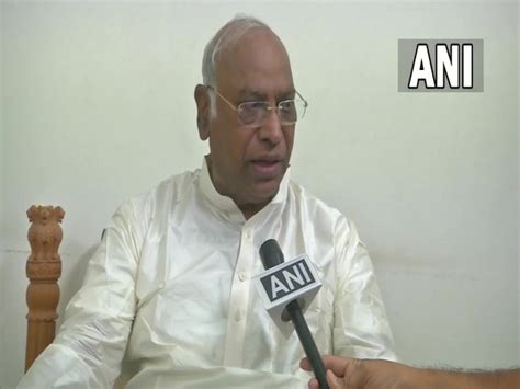 Kharge rebuts Azad's claim of Congress also dividing people