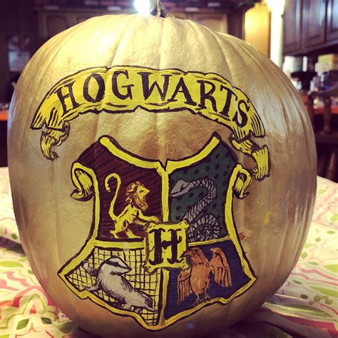 Hogwarts pumpkin | Painted pumpkins, Scary pumpkin carving, Hogwarts ...