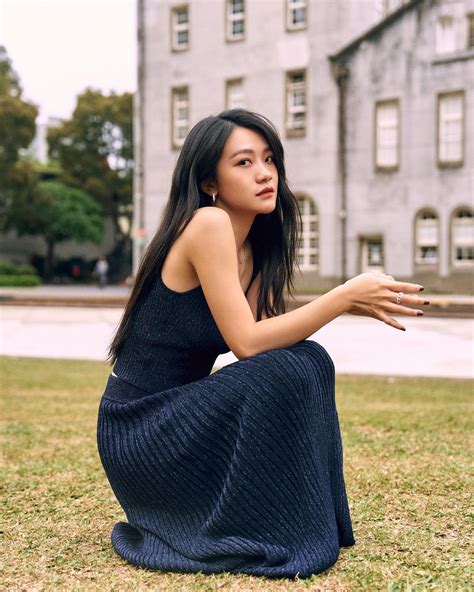 李玲葦 Lily Lee Ling Wei | 🌌 把愛的星空穿身上了 dress/@ClubMonaco @imaginextw heels/@charleskeith_tw # ...