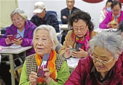 让老年人面对智能技术不再“缩手缩脚”，到2025年上海将建100个老年智慧学习场景