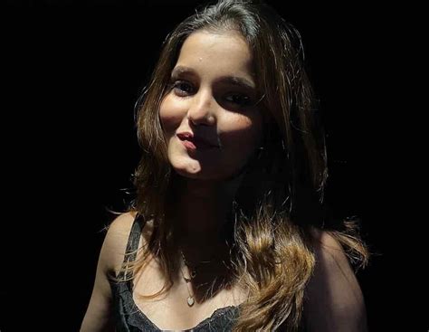 Alien Sakshi 的图像结果