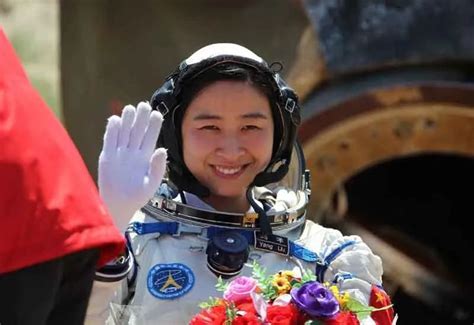 英雄航天员刘洋真情朗读：飞上太空的绿色旋律『太空美文』_腾讯新闻
