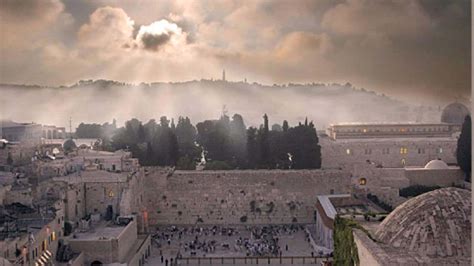 Download The Western Wall In Jerusalem | Wallpapers.com