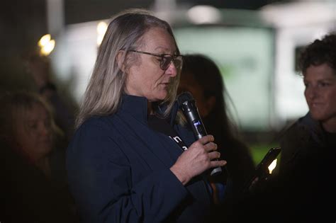 Legacy Mount Hood Medical Center protest - oregonlive.com