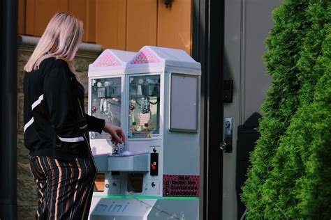 Cocktail Claw Machine 的图像结果