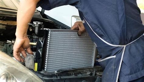 Radiatore auto: cos'è, a cosa serve e problemi comuni - Infomotori