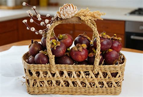 Premium Mangosteen – Sweet & Refreshing Exotic Fruit for Healthy Indulgence