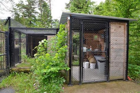 ZooLex Image - Double door system for keepers